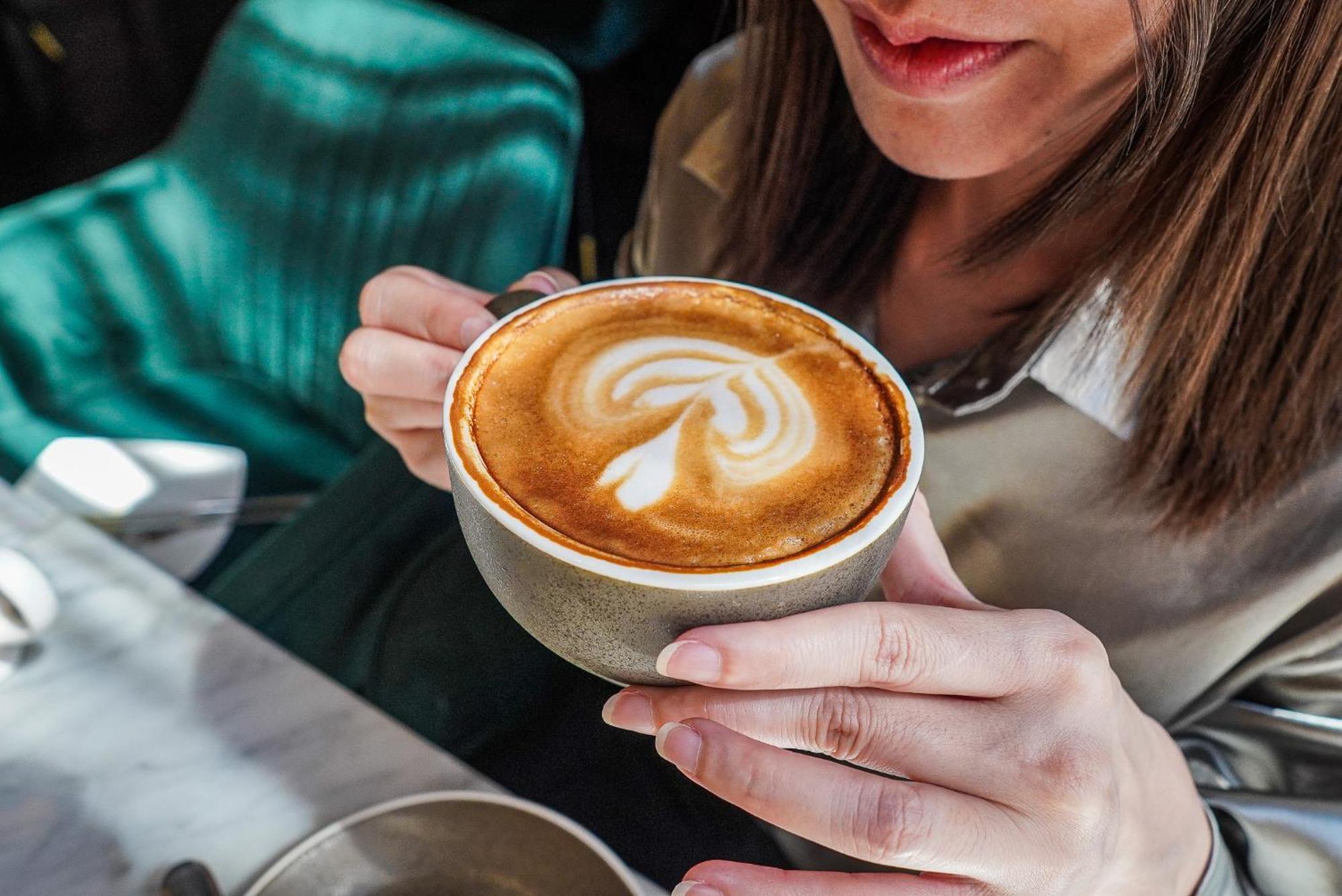 Hotel Muse Bangkok, Autograph Collection Екстериор снимка A woman holding a cup of coffee