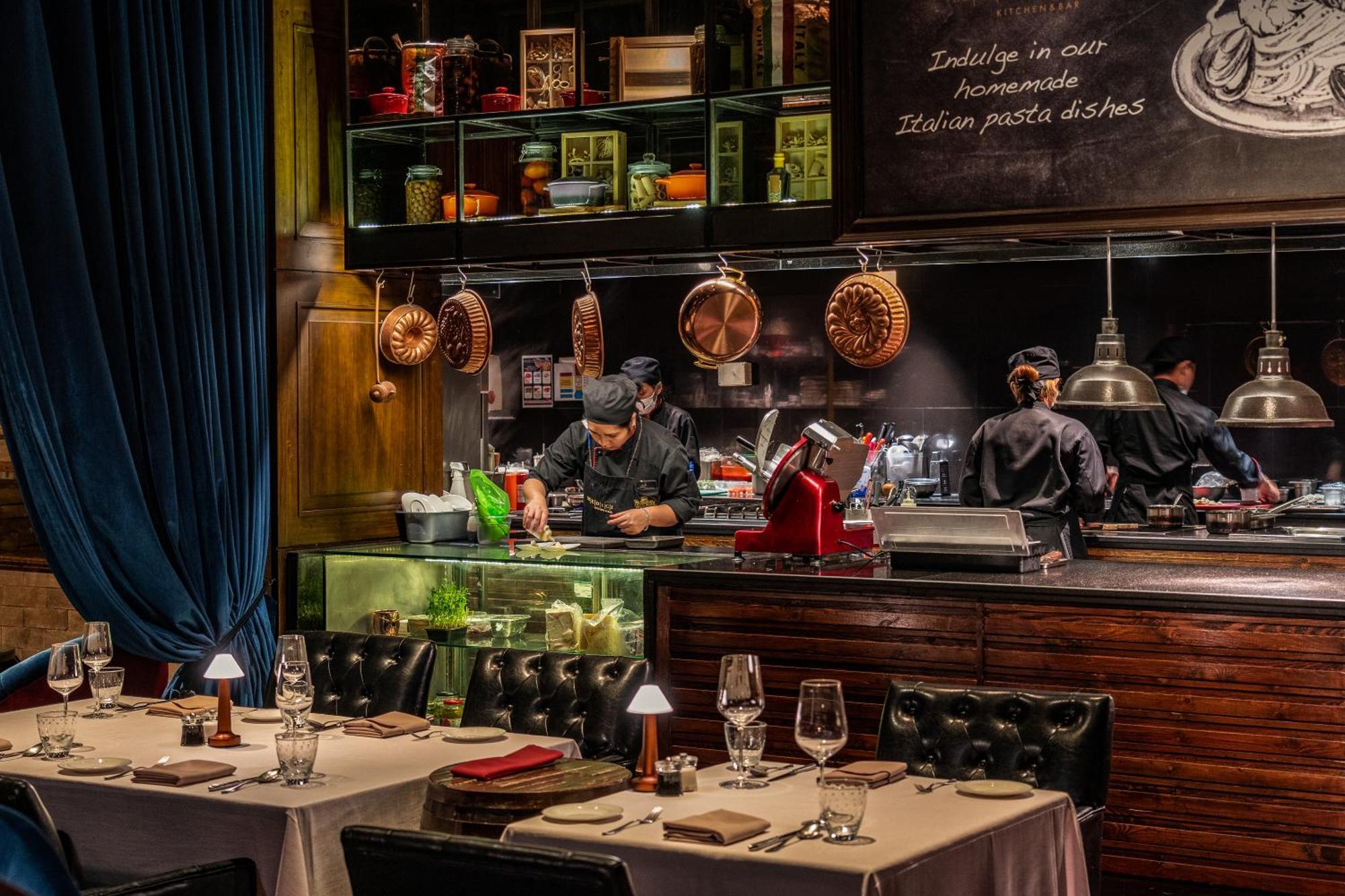 Hotel Muse Bangkok, Autograph Collection Екстериор снимка The open kitchen at the restaurant