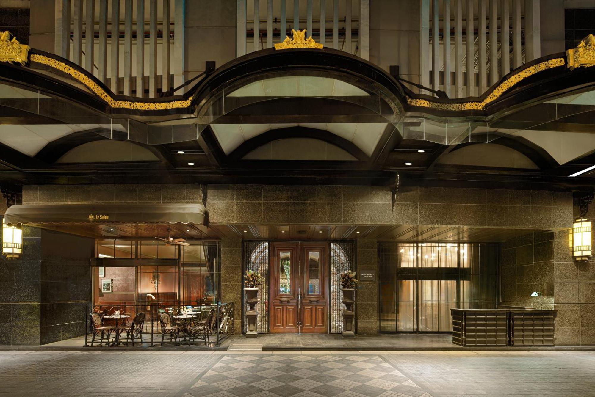 Hotel Muse Bangkok, Autograph Collection Екстериор снимка The entrance of The Crown